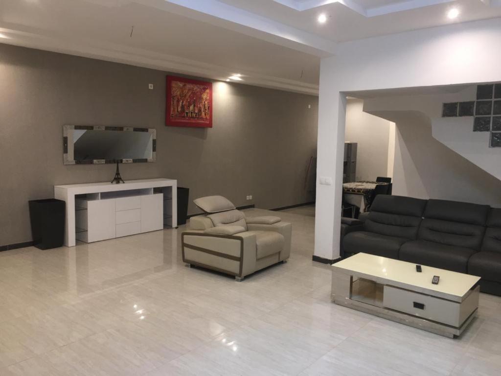 Saly - Villa Kage 6 Chambres -Clim-Wifi-Eau Chaude-Billard-Babyfoot-Ping Pong-Canal - Electricite Non Comprise Luaran gambar