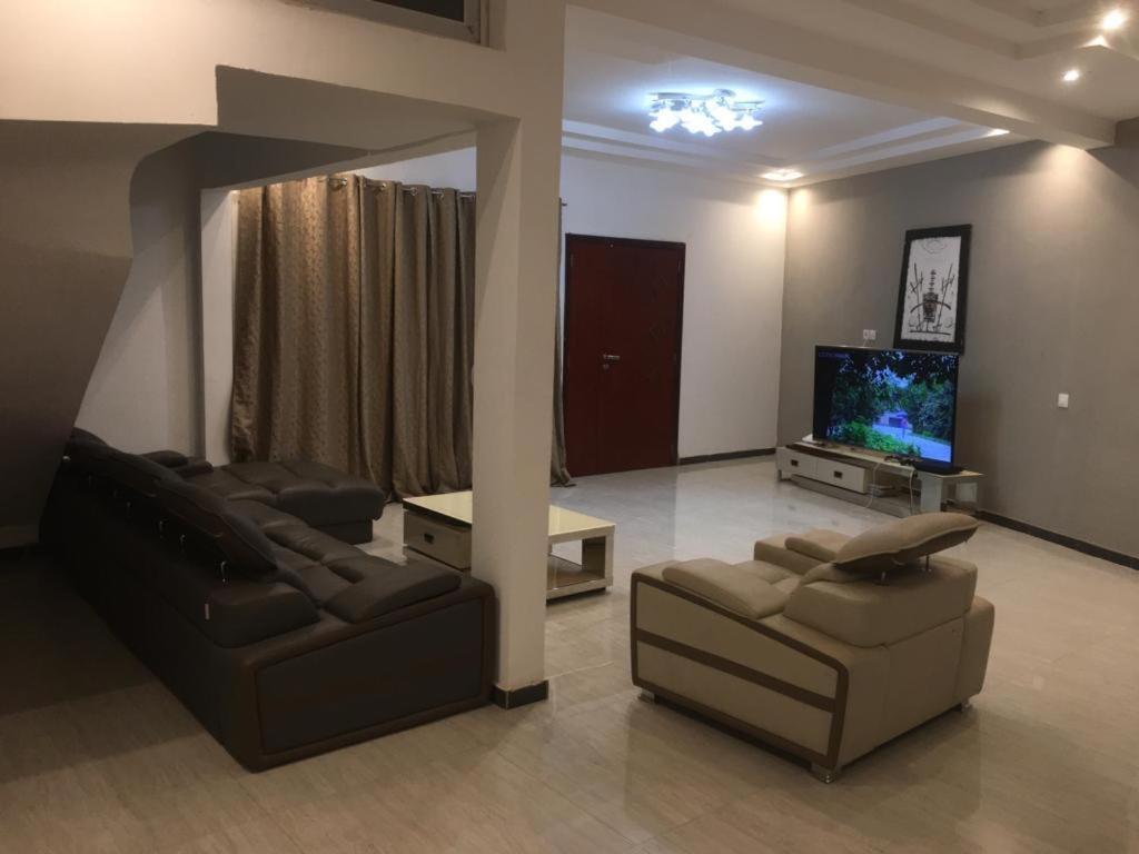 Saly - Villa Kage 6 Chambres -Clim-Wifi-Eau Chaude-Billard-Babyfoot-Ping Pong-Canal - Electricite Non Comprise Luaran gambar