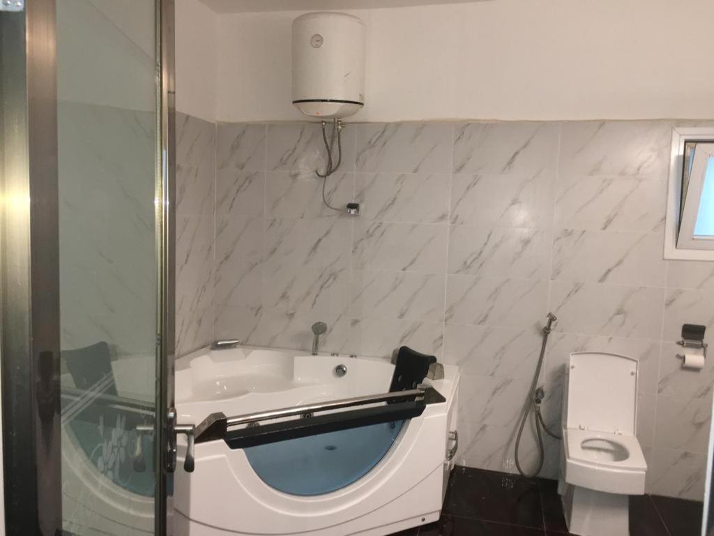 Saly - Villa Kage 6 Chambres -Clim-Wifi-Eau Chaude-Billard-Babyfoot-Ping Pong-Canal - Electricite Non Comprise Luaran gambar
