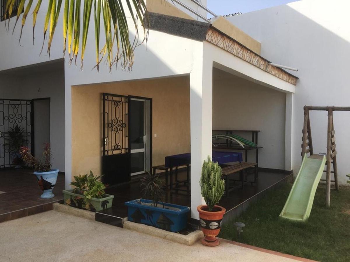 Saly - Villa Kage 6 Chambres -Clim-Wifi-Eau Chaude-Billard-Babyfoot-Ping Pong-Canal - Electricite Non Comprise Luaran gambar